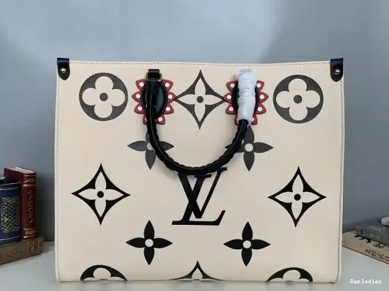 ONTHEGO GM CRAFTY LOUIS VUITTON 0512